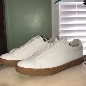 CLAE BRADLEY
White Tumbled Leather Gum Sneaker